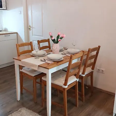 Goodmo Budapest Smart Rooms-3